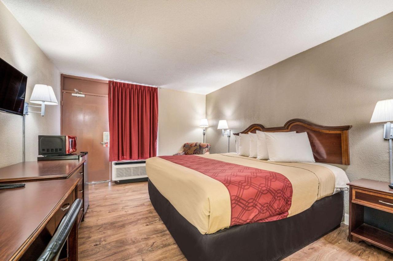 Econo Lodge  Inn & Suites Macon West photo 4
