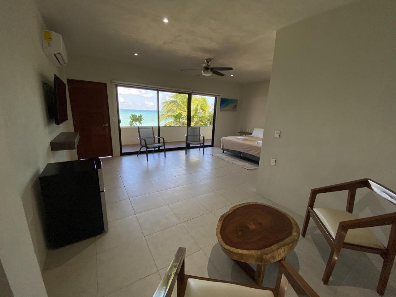 Cuxos Hotel Beachfront photo 3