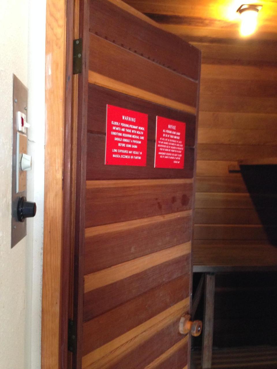 Redwood Inn photo 3