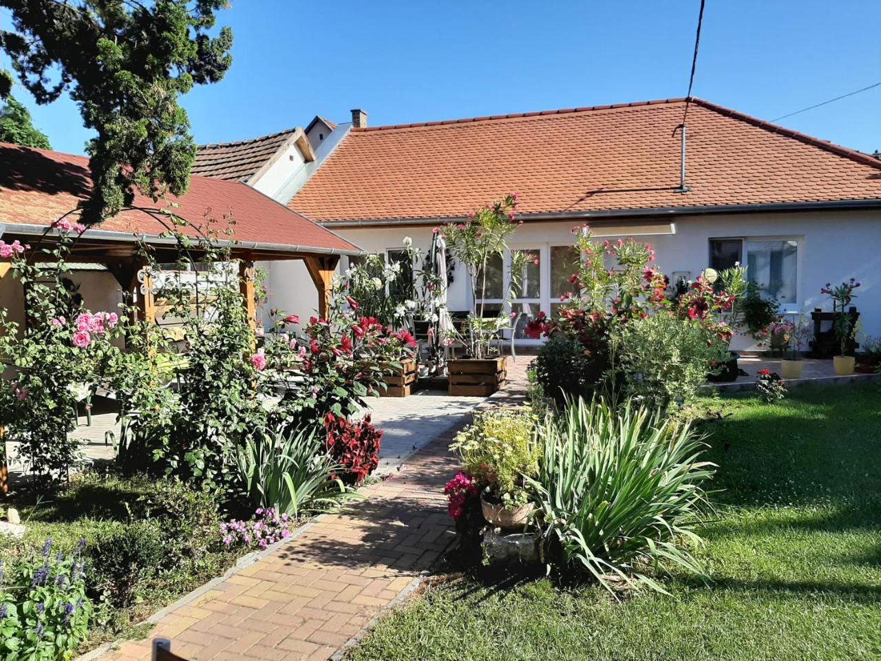 Elizabeth Apartman - 6