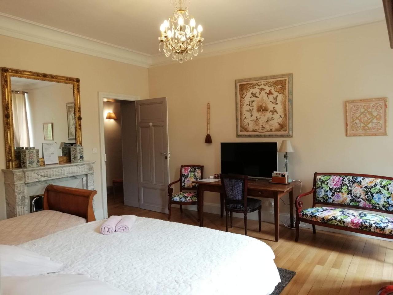 Chambres d'Hôtes de luxe Côté Parc-Côté Jardin avec parking privé gratuit photo 3