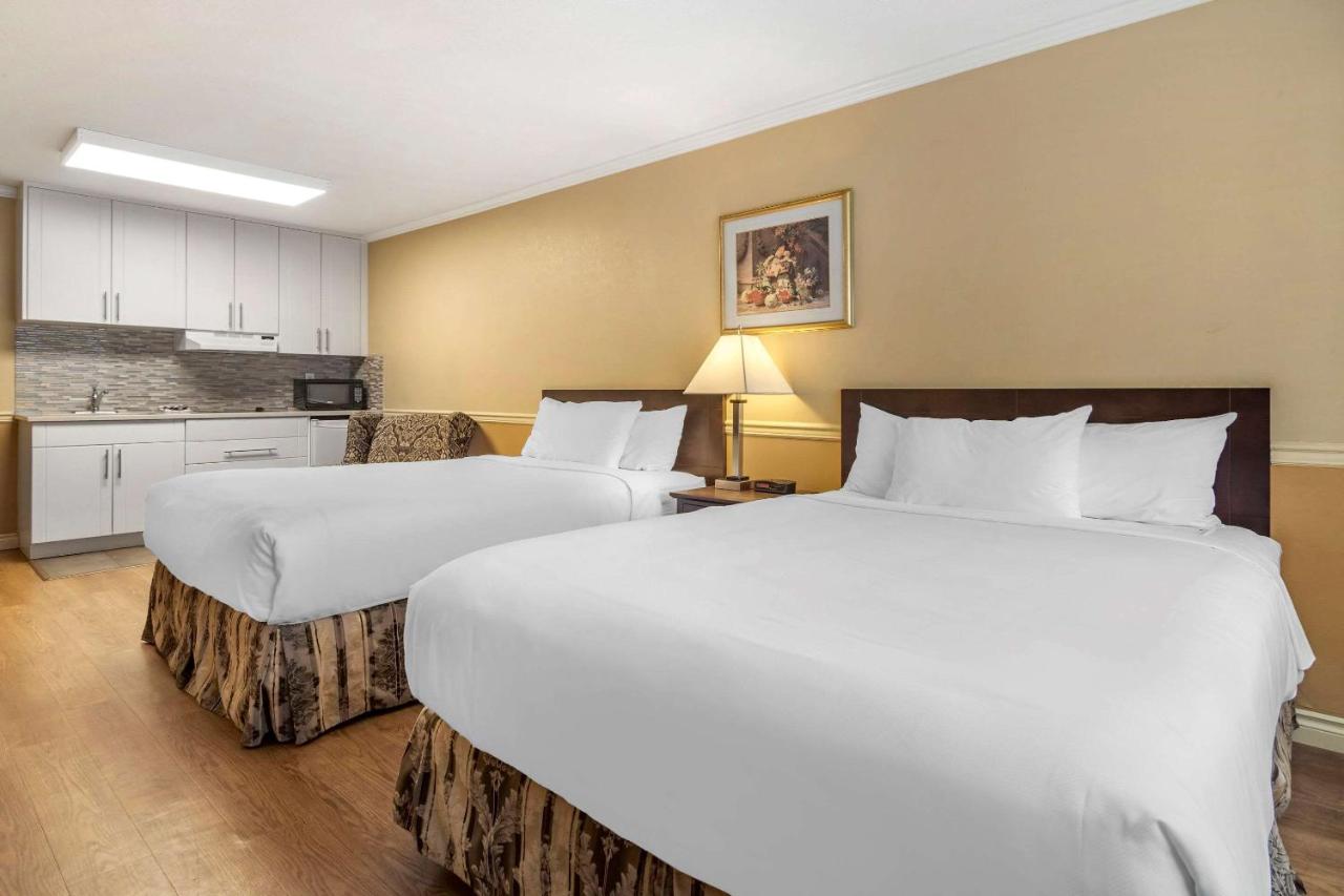 Photo - Econo Lodge Inn & Suites