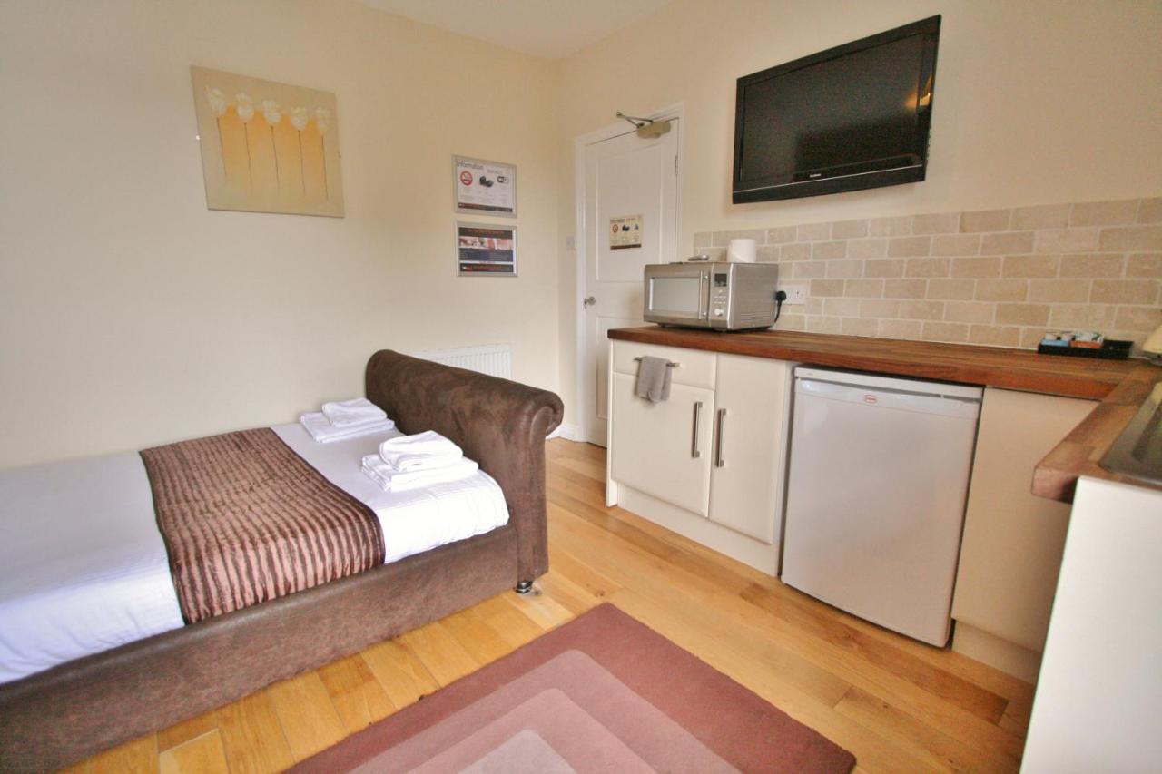 Photo - Central Studios Gloucester Road by RoomsBooked - Free Parking