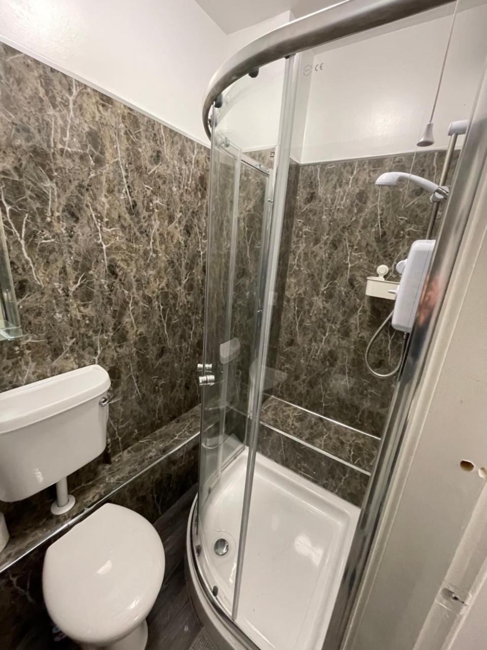 County serviced accommodation photo 4