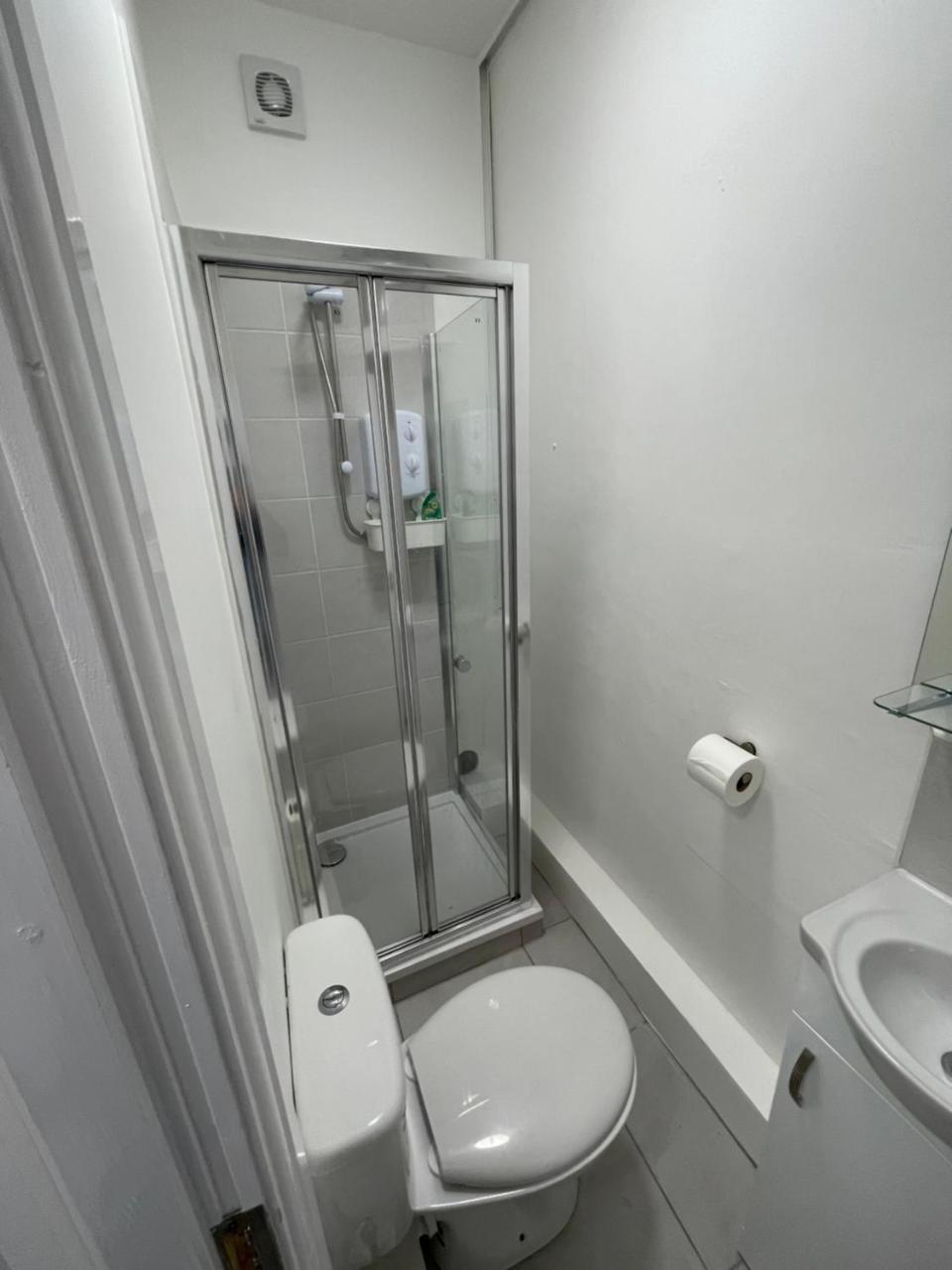 County serviced accommodation photo 2