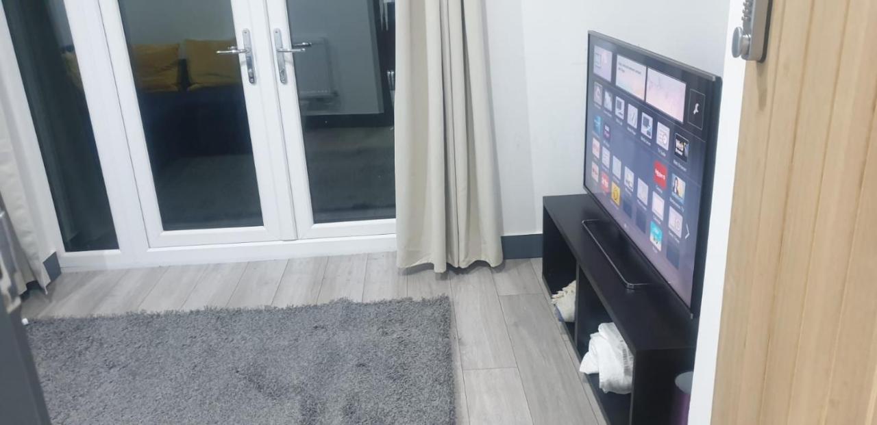 Foto - Homestay in Birmingham Sleeps 8 - Free Parking & Wifi