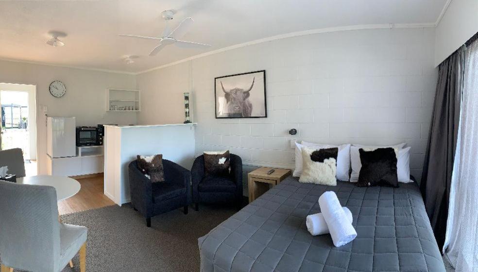 Racecourse Motel photo 4