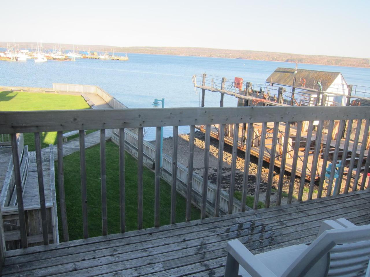 Shoreline Suites photo 2