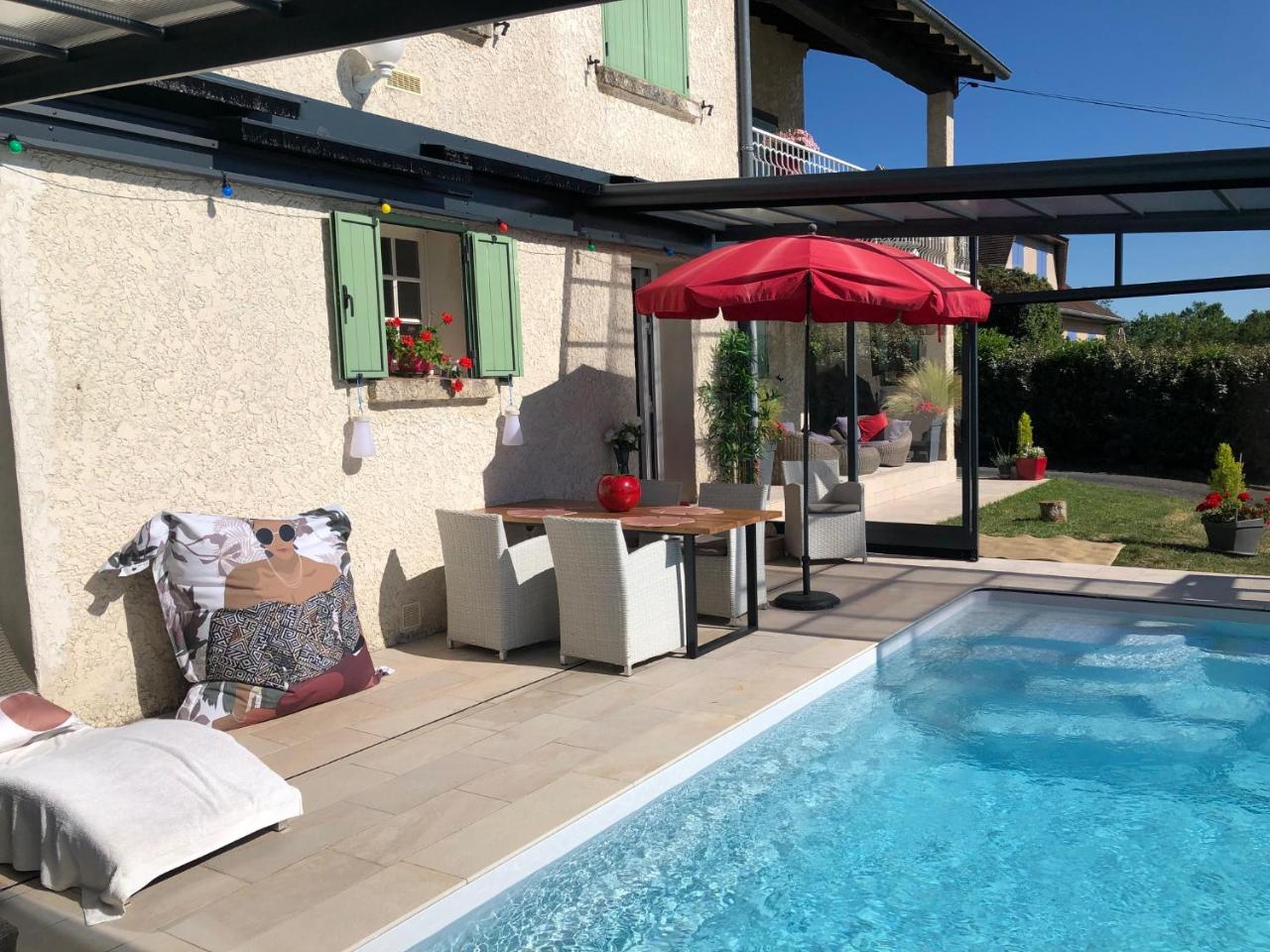 logement avec vue panoramique SPA sauna et la piscine chauffée de début avril à fin octobre - 4