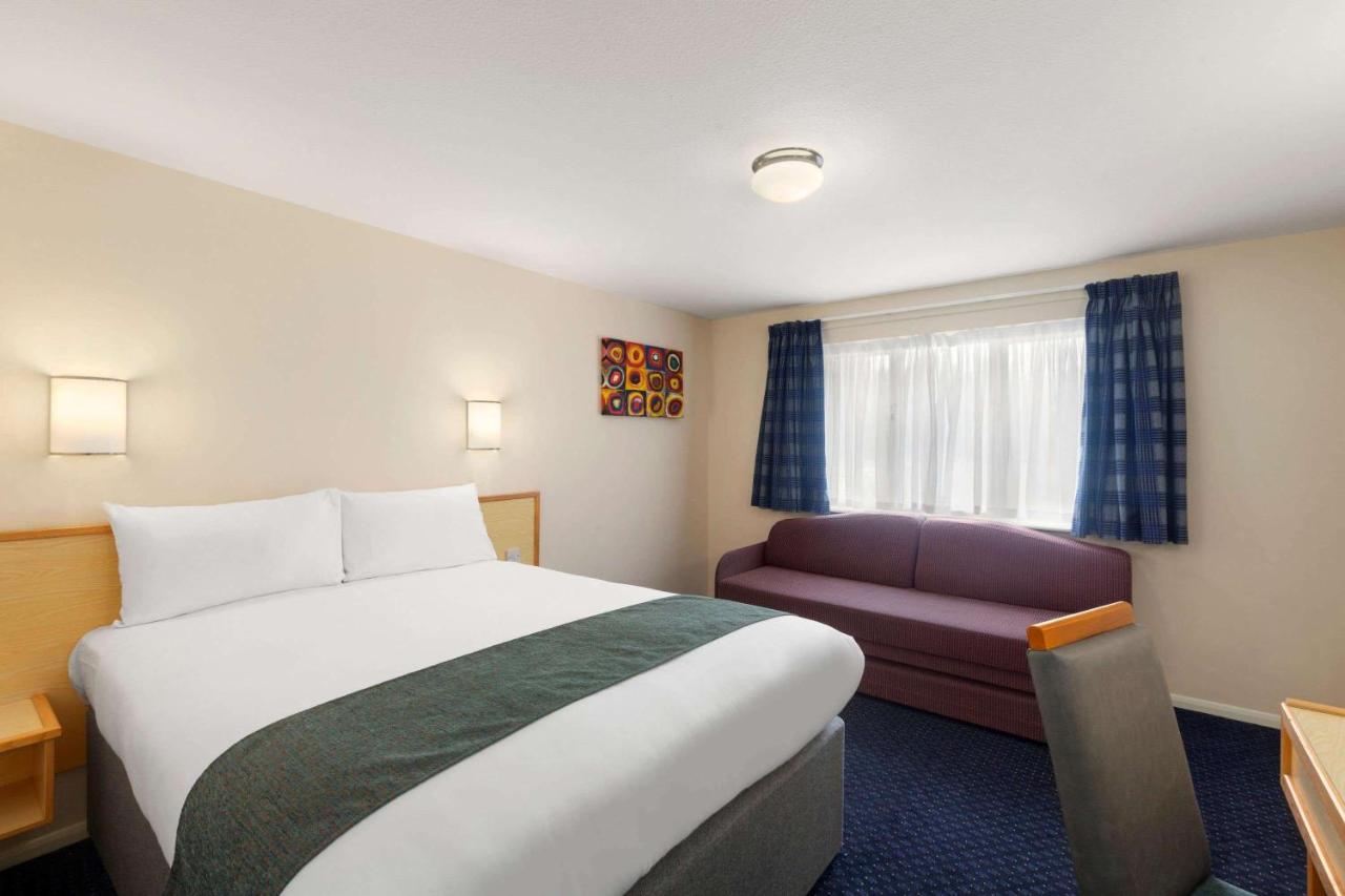 Days Inn by Wyndham Sutton Scotney South photo 4