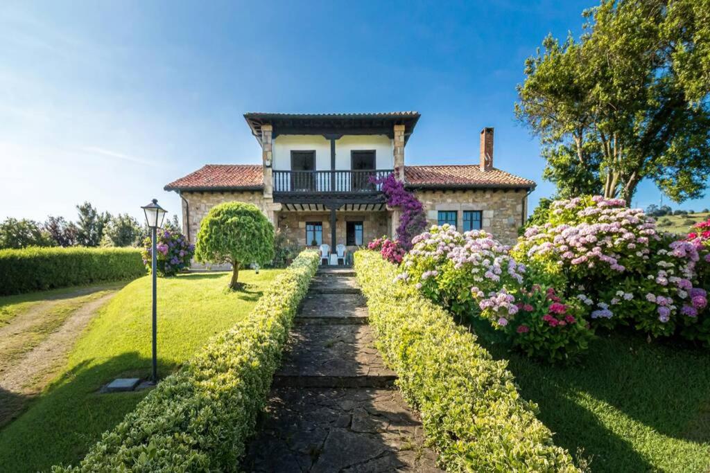 Photo - Cantabria Collection - Espectacular casona cerca de la Colegiata