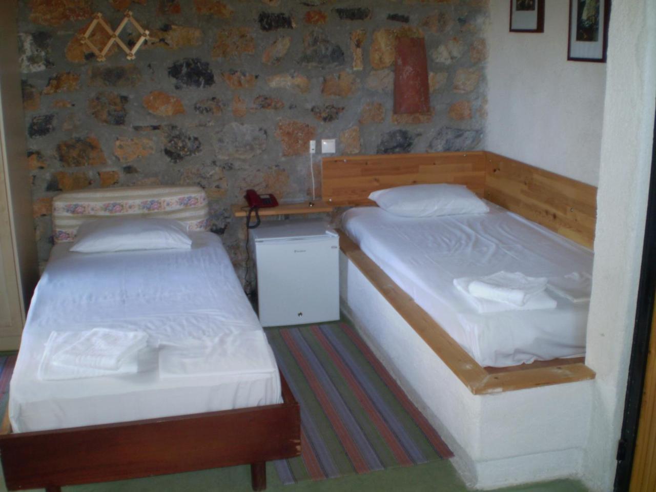 Arachovitika Kalivia photo 3