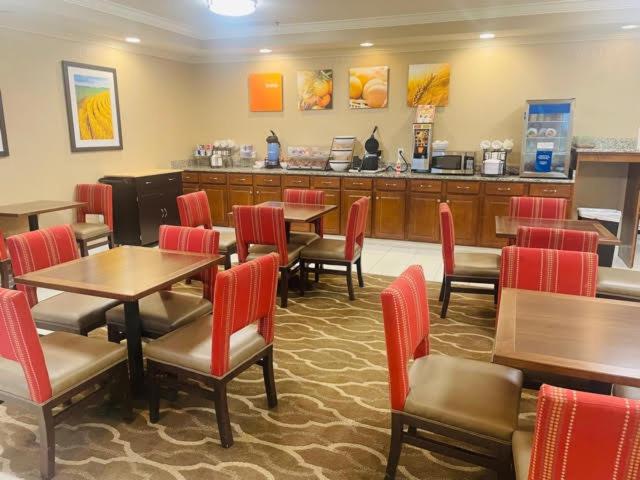 Comfort Inn Hebron-Lowell Area photo 4