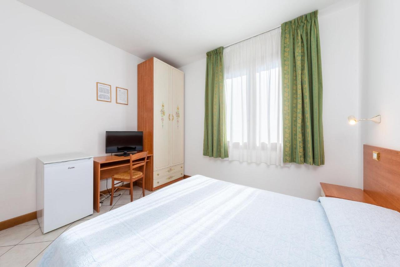 Albergo Nuova Aurora - FREE PARKING & BREAKFAST photo 2