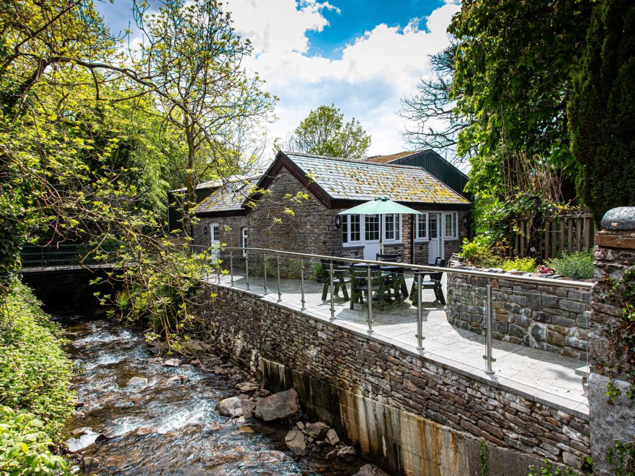 Swansea Valley Holiday Cottages - 3