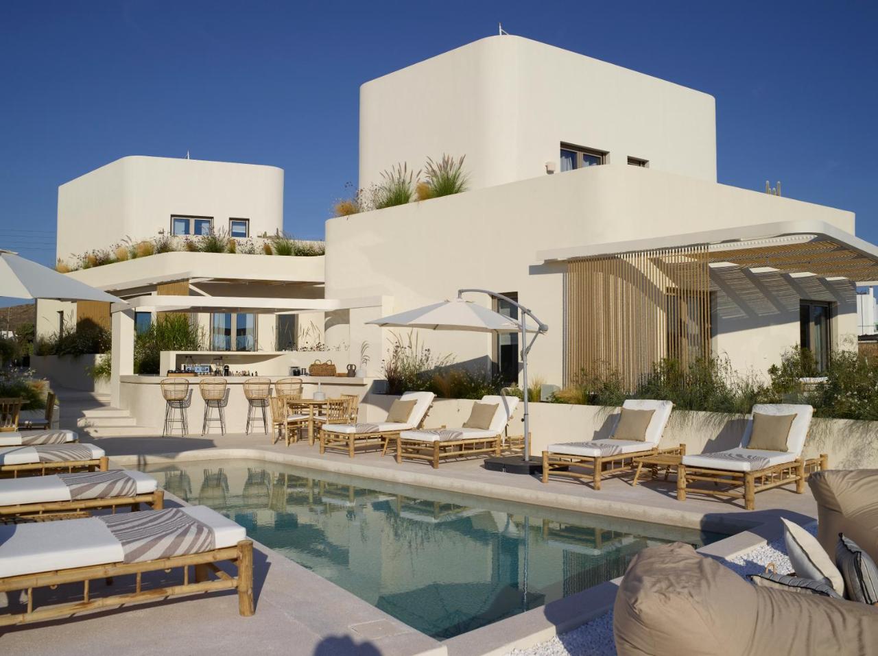 White Pebble Suites photo 4