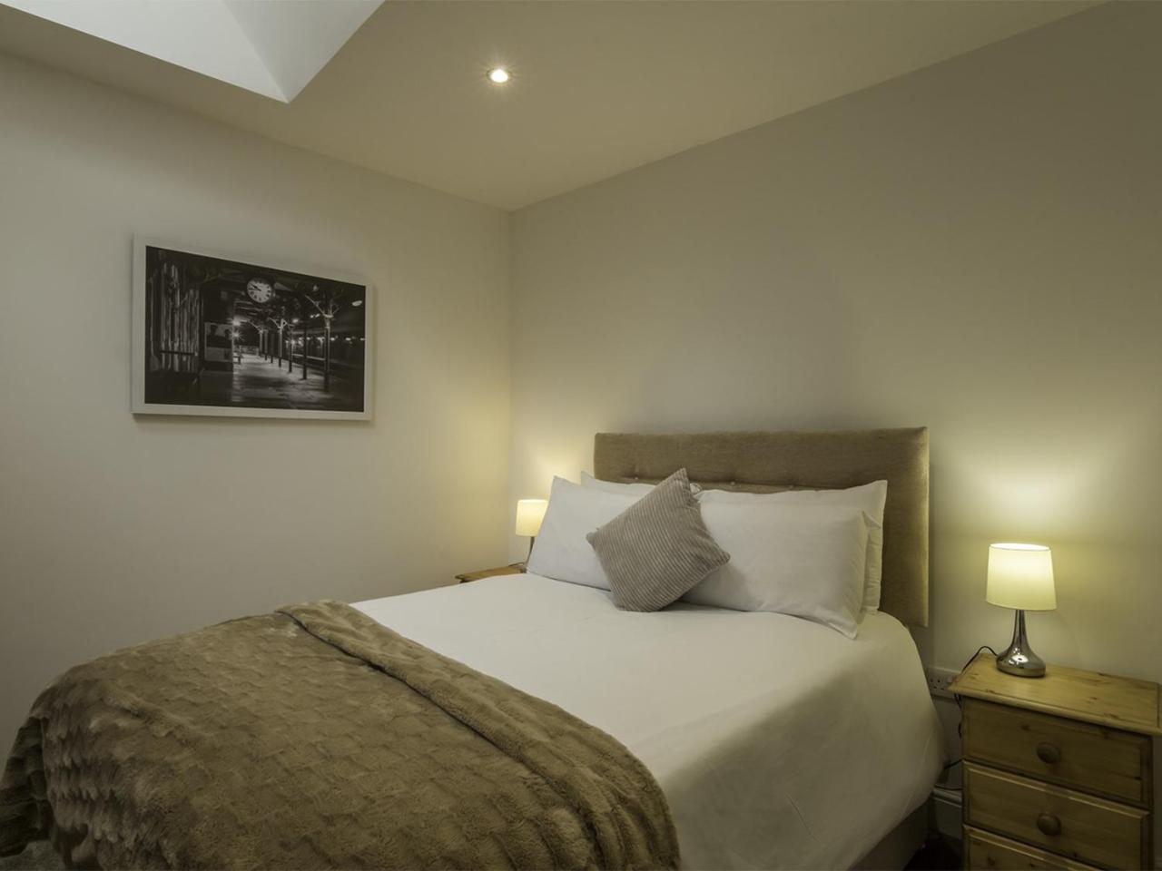 Photo - Mount Pleasant Hotel