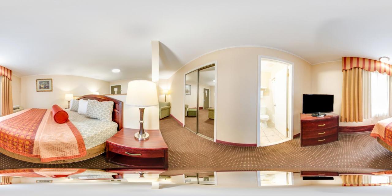 Rodeway Inn photo 3