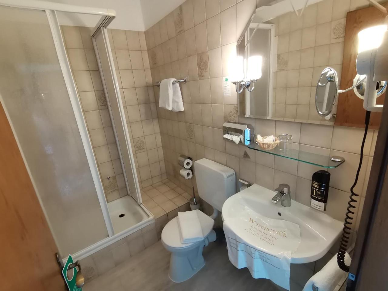 Hotel Kitzinger Hof an der B8 photo 4