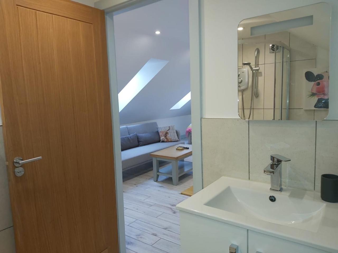 Swallows Retreat: A Country Loft Apartment - 4