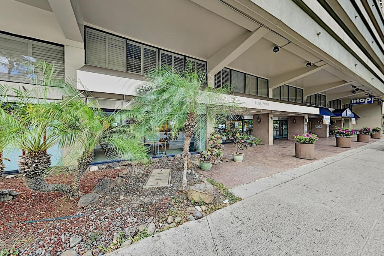Aqua Palms Waikiki Ocean View Lanai Parking Included photo 2