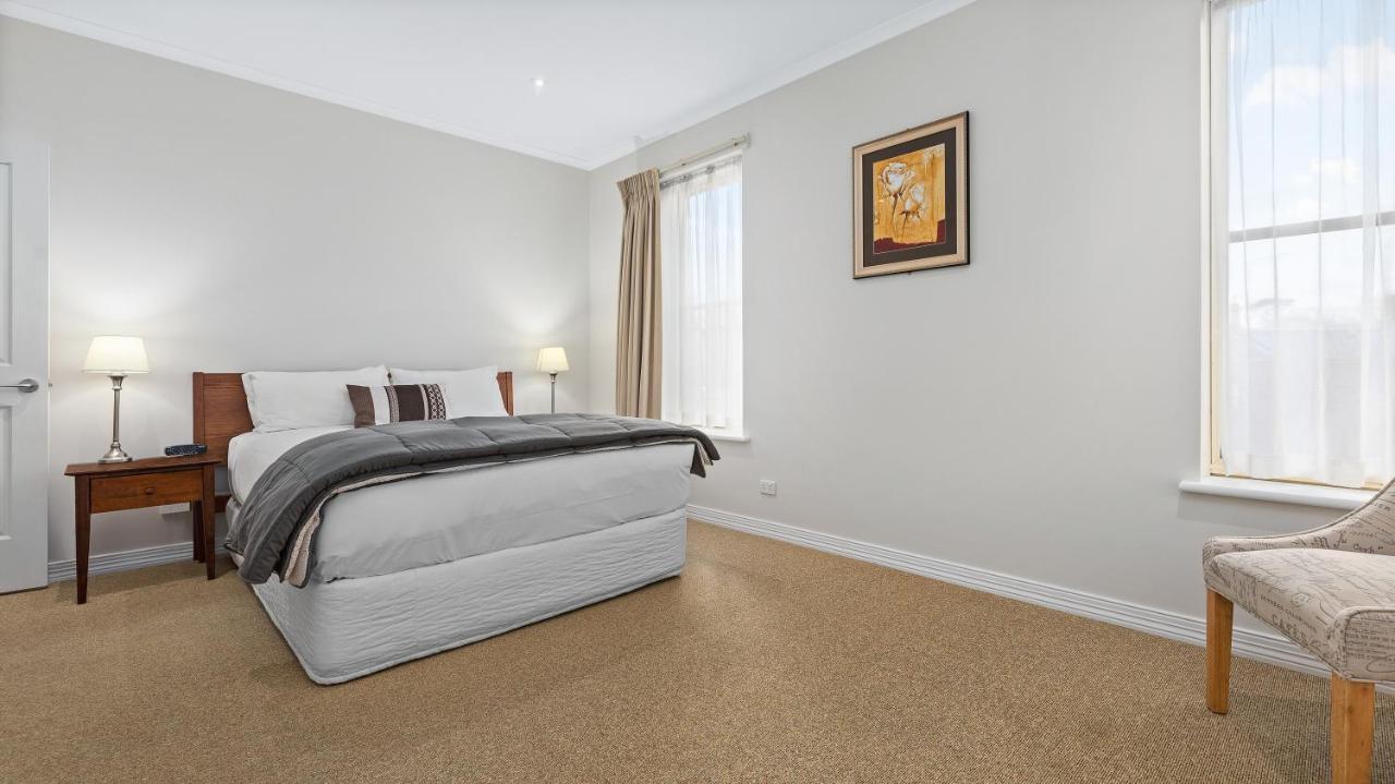 Lake Inn - Ballarat photo 2