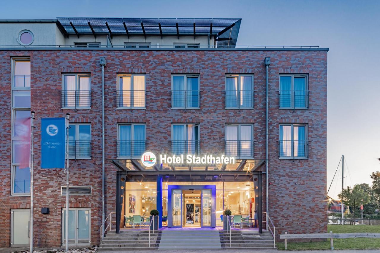 Hotel Stadthafen Stade photo 3