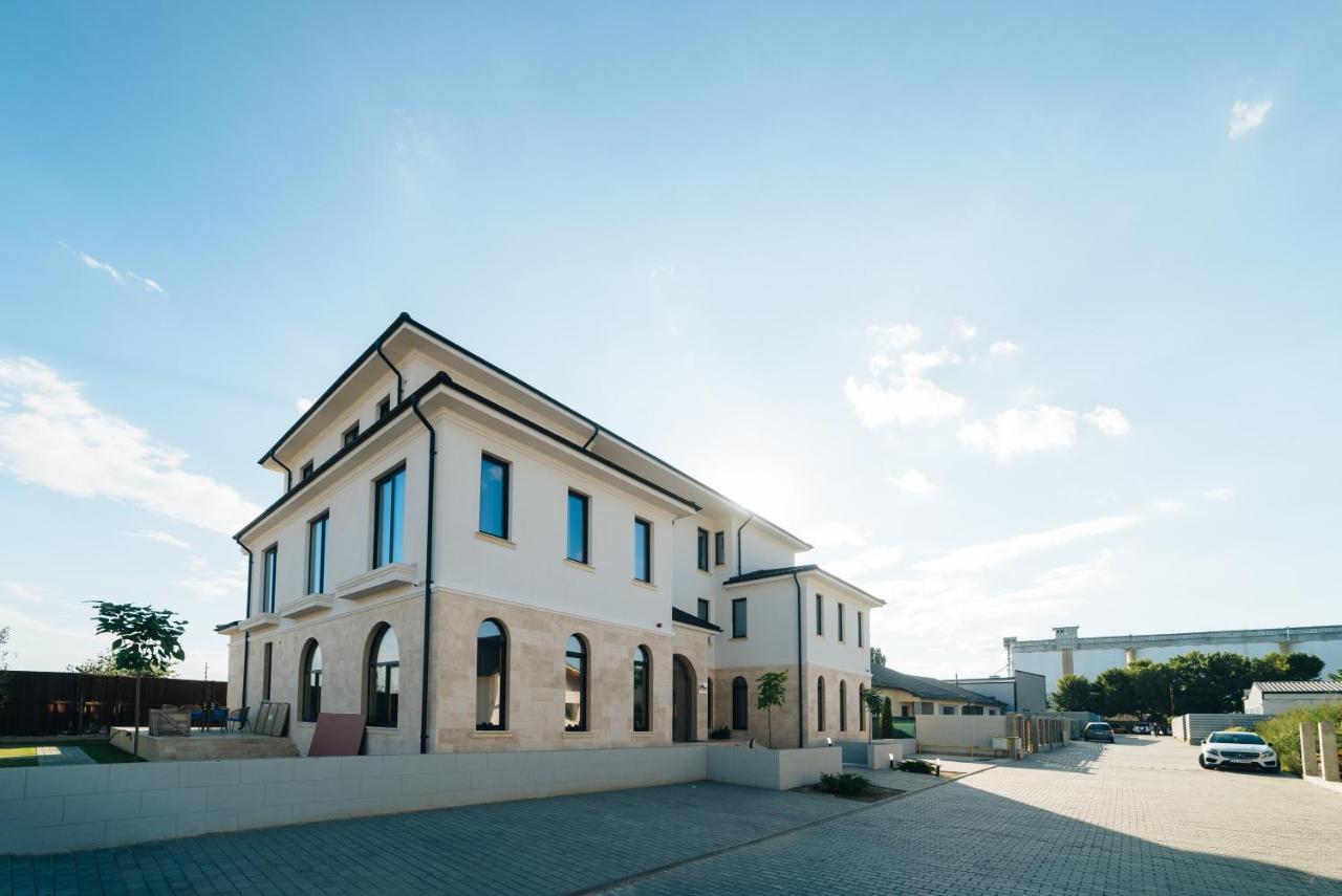 ARN Boutique Hotel - 4