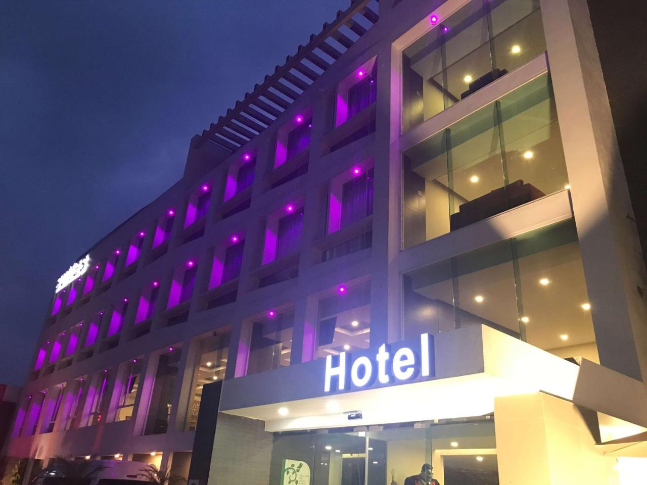 Photo - Best Western Plus Metepec & Suites