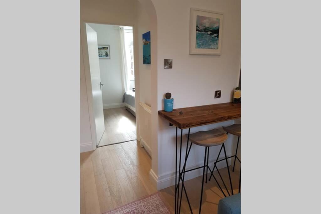 St Ives apartment private parking with garden 10 minute walk into town and beach - 3