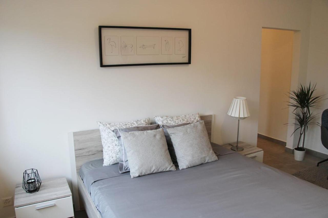 New & Modern Apartment with Beautiful Lake View! - 6