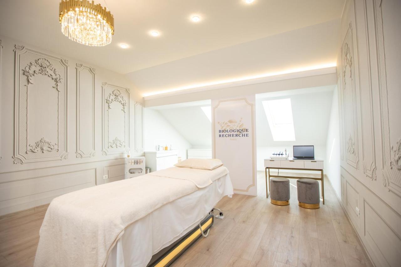 Tresor Le Palais Timisoara, Curio Collection by Hilton