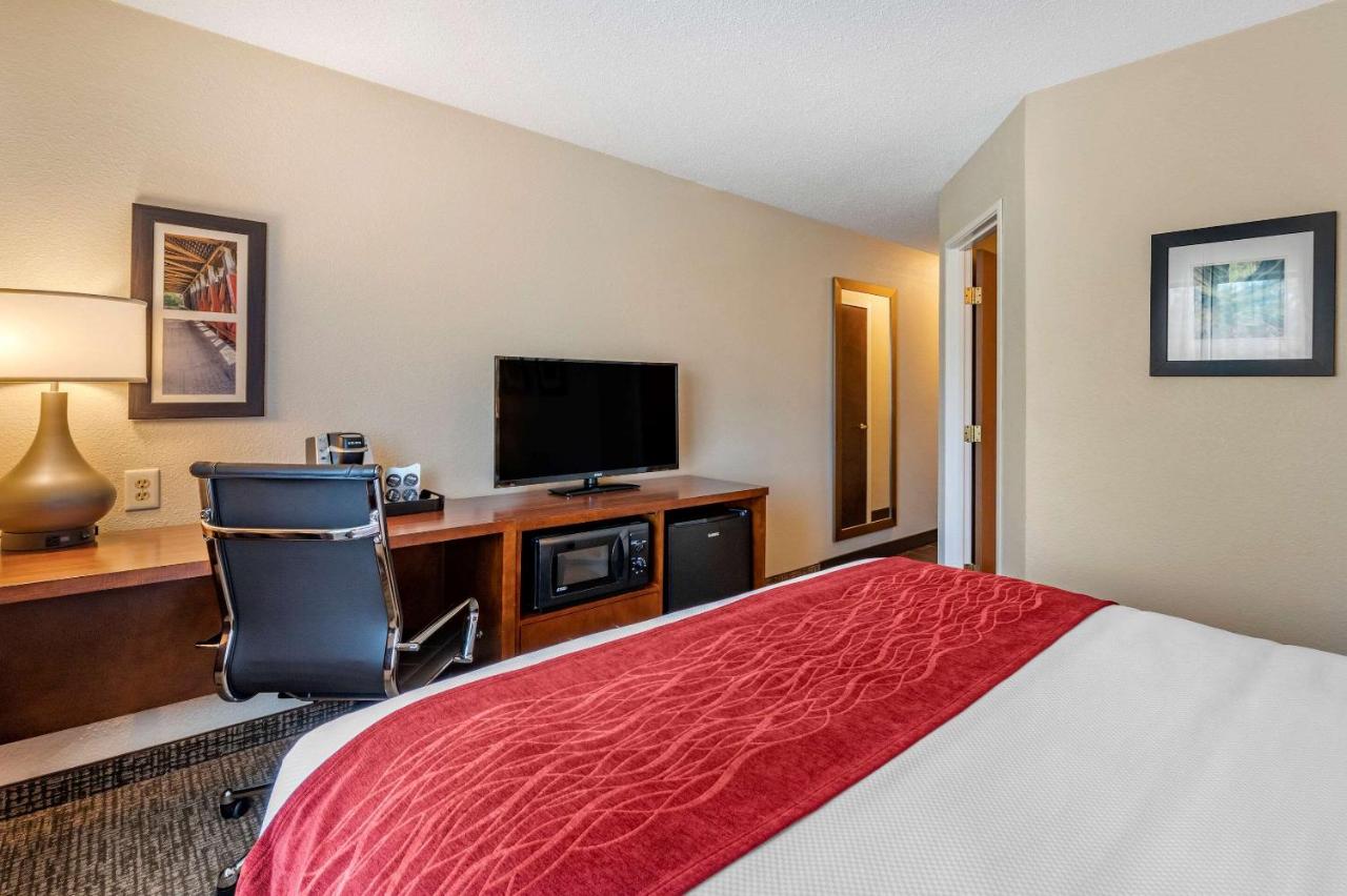 Comfort Inn La Porte photo 2