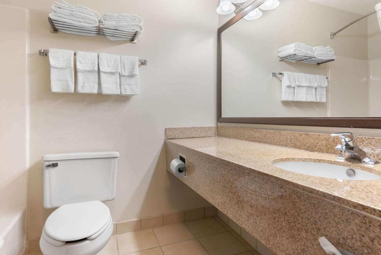Quality Inn Fairborn near Wright Patterson AFB photo 2