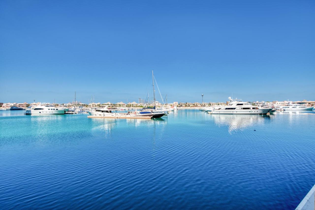 Photo - Maison Privee - Spacious Apt on Palm Jumeirah w Sea Views and Premium Facilities Access