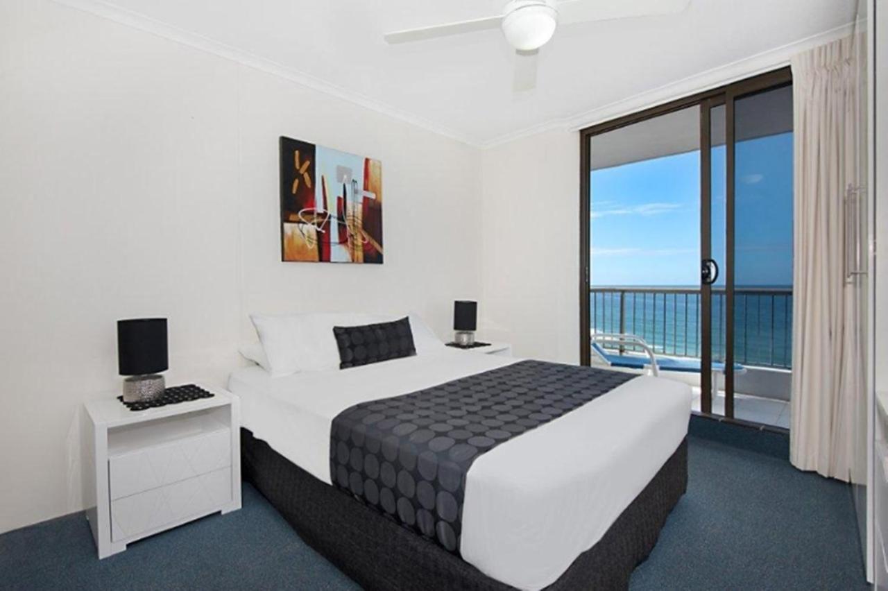 Surfers International Apartments photo 3