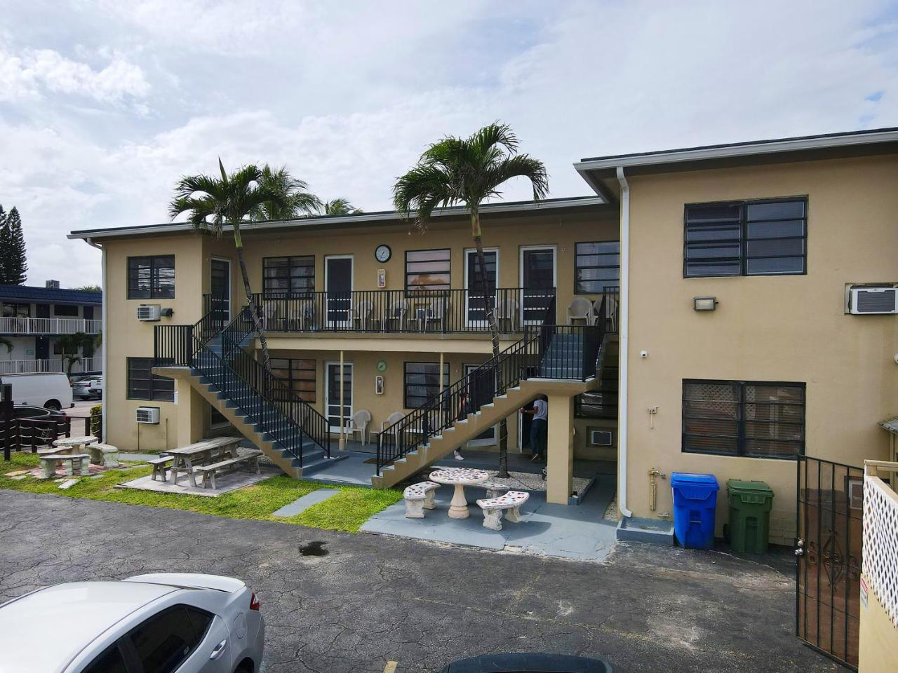 Tropic Isle Hotel & Apartment photo 4