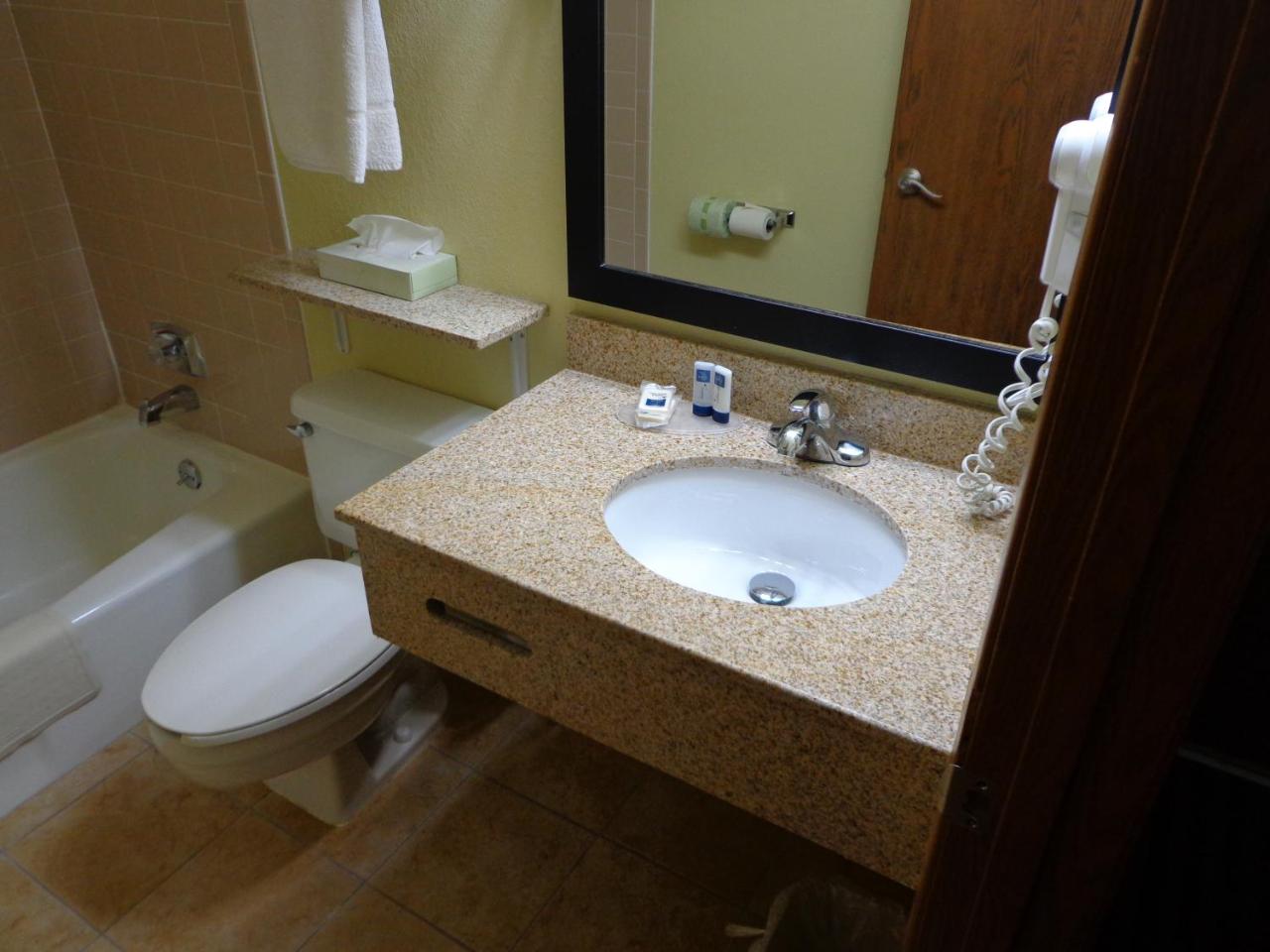 Quality Inn Council Bluffs I-80 photo 4