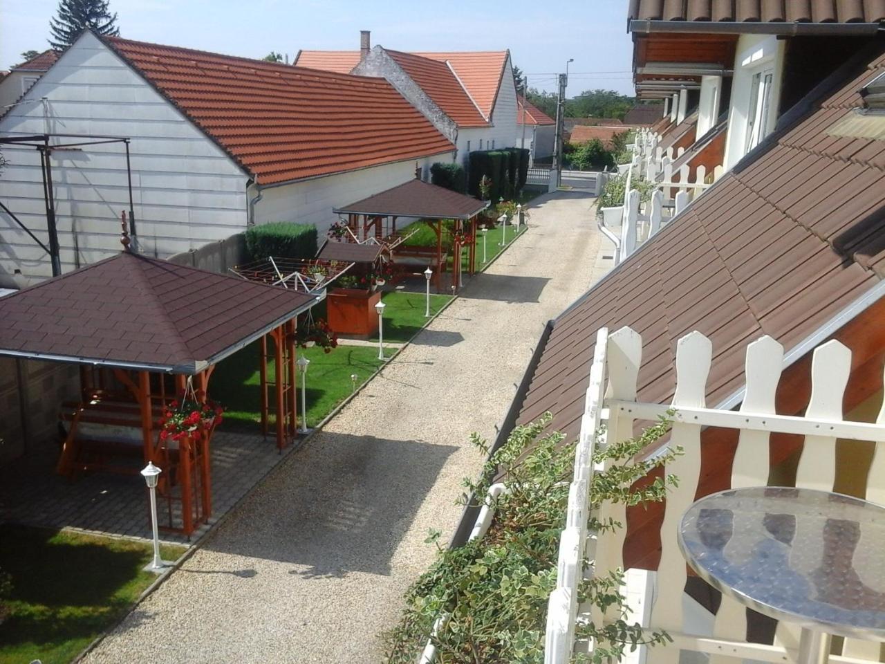 Petrovics Apartmanház 1 - 5