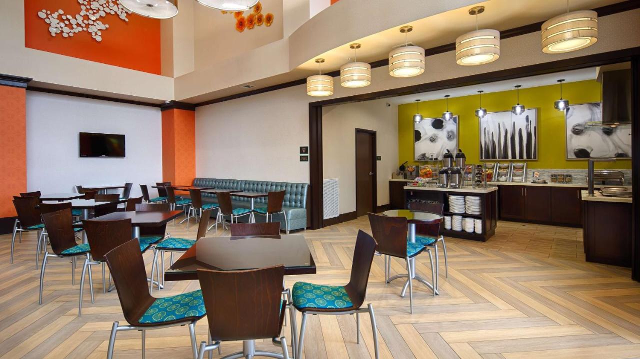 Best Western Premier Ashton Suites-Willowbrook photo 2