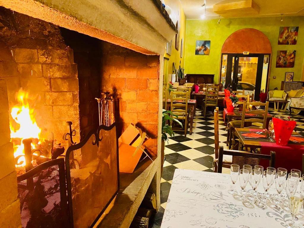 Logis Hotel Restaurant Le Grand Puech photo 4