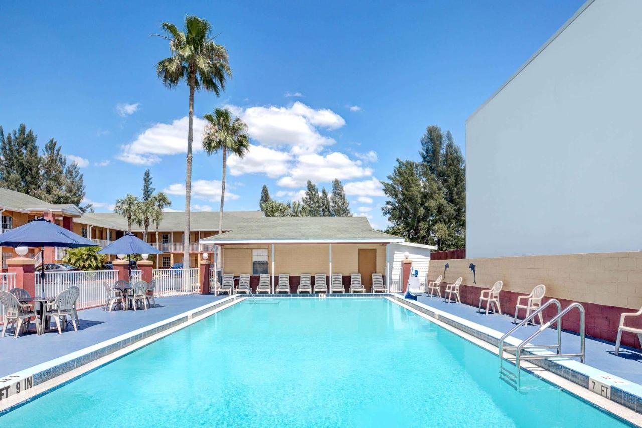 Foto - Howard Johnson by Wyndham Ft. Myers FL
