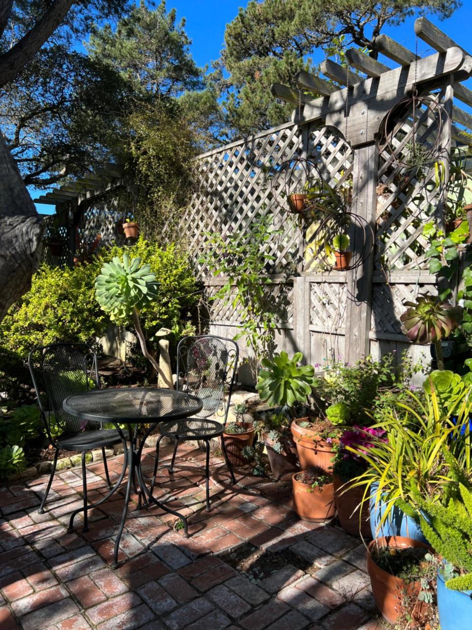 Carmel Garden Inn - 2