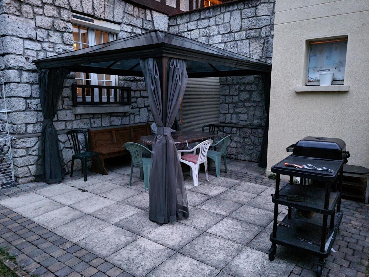 Apakabar Homestay, Gîte 6 personnes, proche gare Melun, parking privé - 6