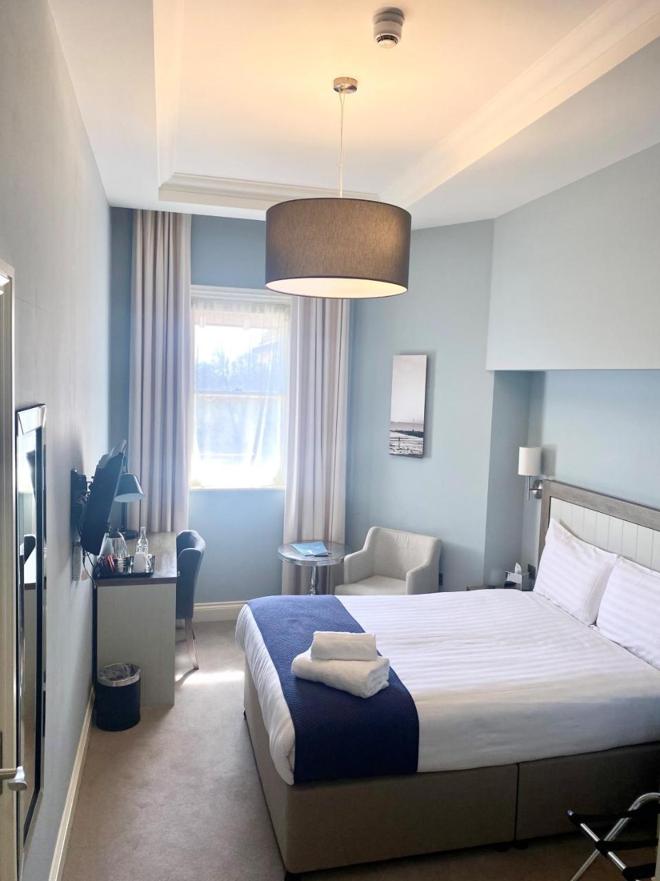 Yarrow Hotel - 3