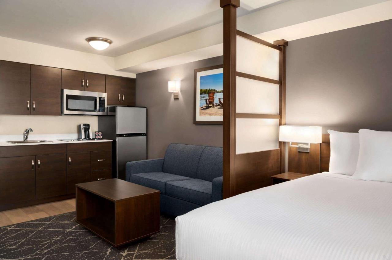 Microtel Inn & Suites by Wyndham Auroa photo 4
