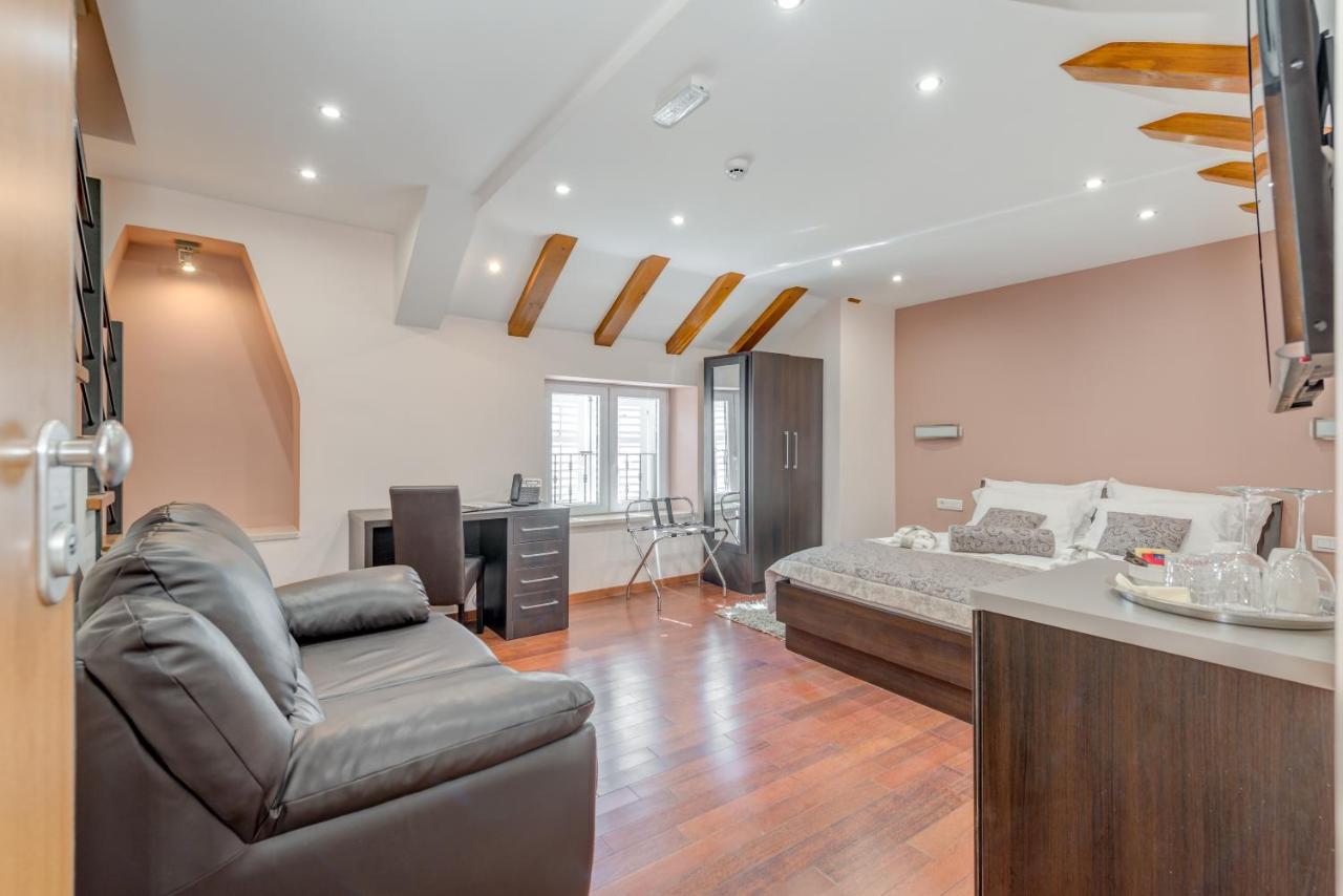 Palace Suites Heritage Hotel - Adults Only