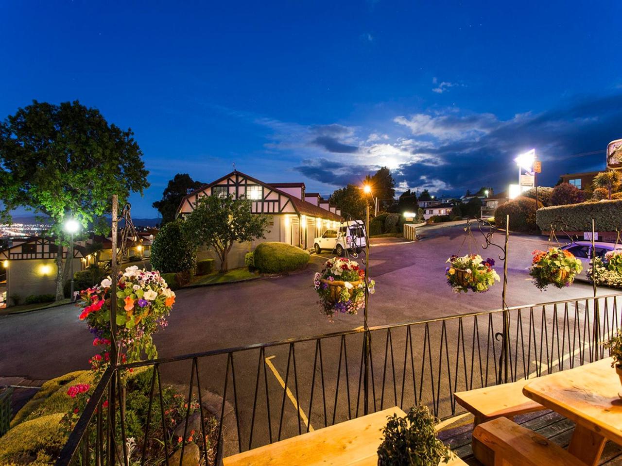 Village Family Motor Inn photo 4