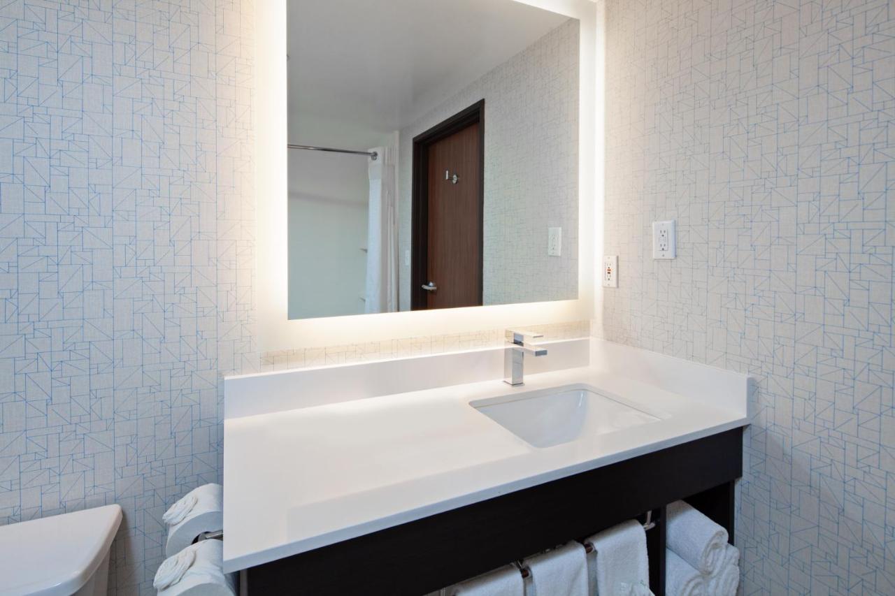Photo - Holiday Inn Express & Suites Oakland - Airport by IHG