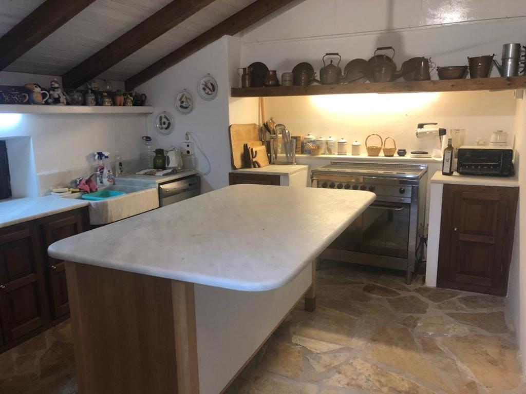 Paxos' Villa - Pool & AC - 3
